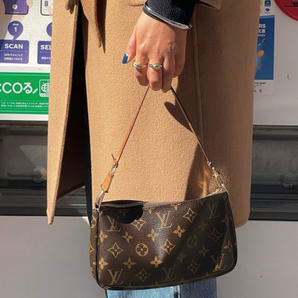 Tas mini LV Pochette Monogram Clutch Wanita