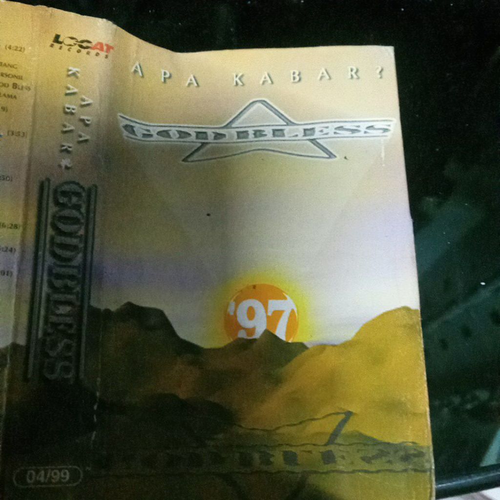 kaset pita GOD BLESS V214