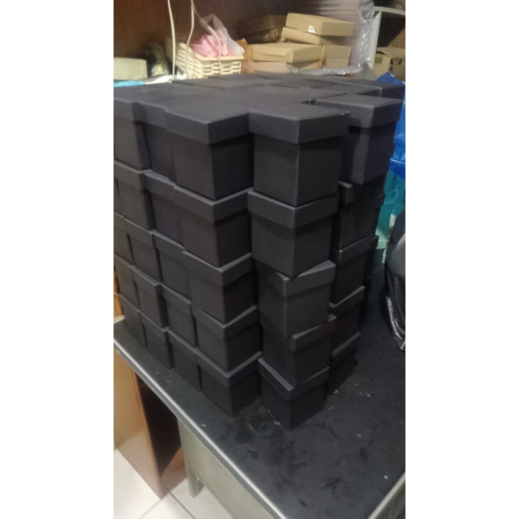 

hardbox 8x8x10 warna hitam 50 pcs