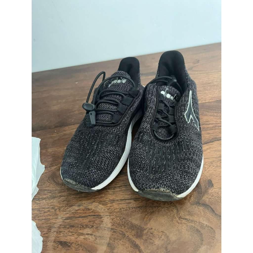 Sepatu  anak laki-laki Diadora size 30