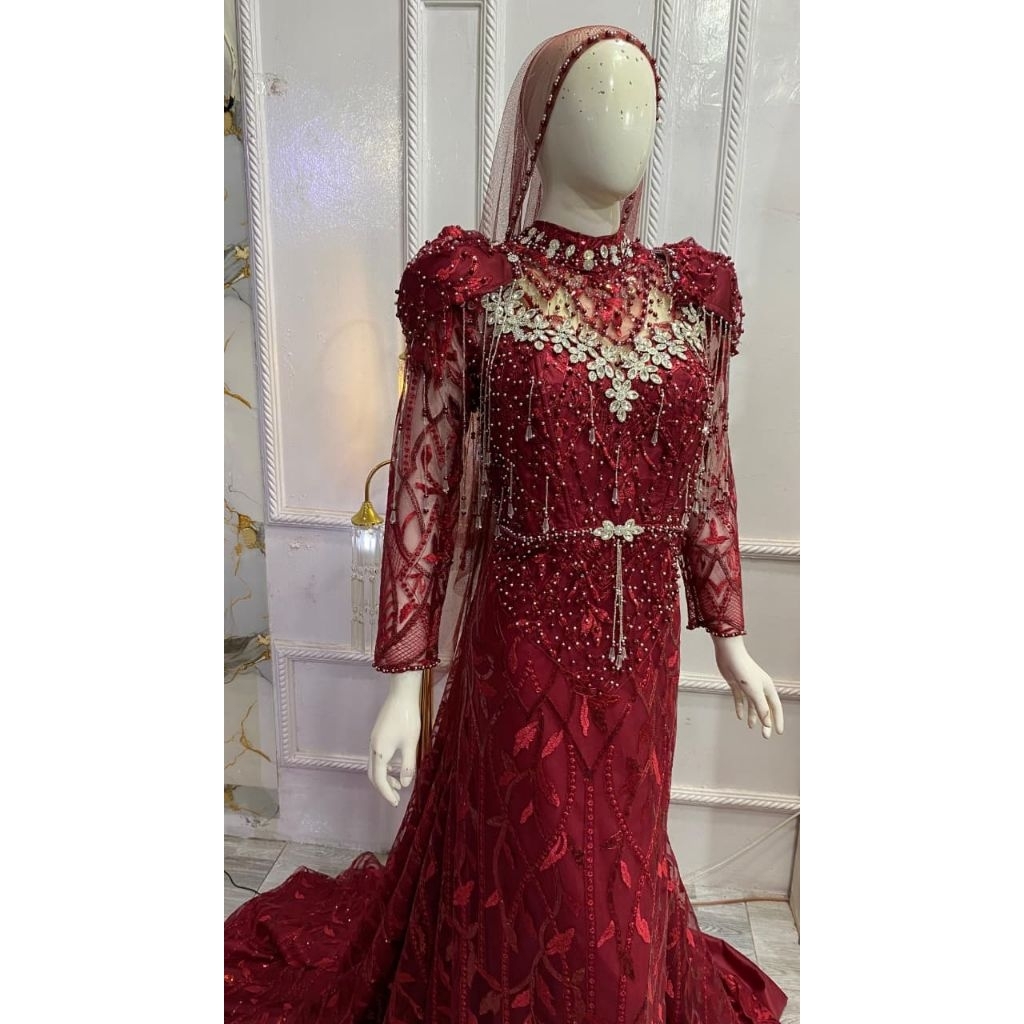 Gaun pengantin warna merah marun ekor murah