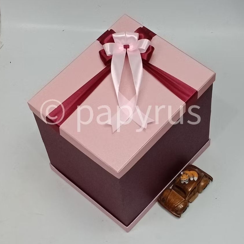 

PAPYRUS Sandwich 25x30 Tinggi 30cm Kotak Kado Gift Box Hardbox Hampers V1
