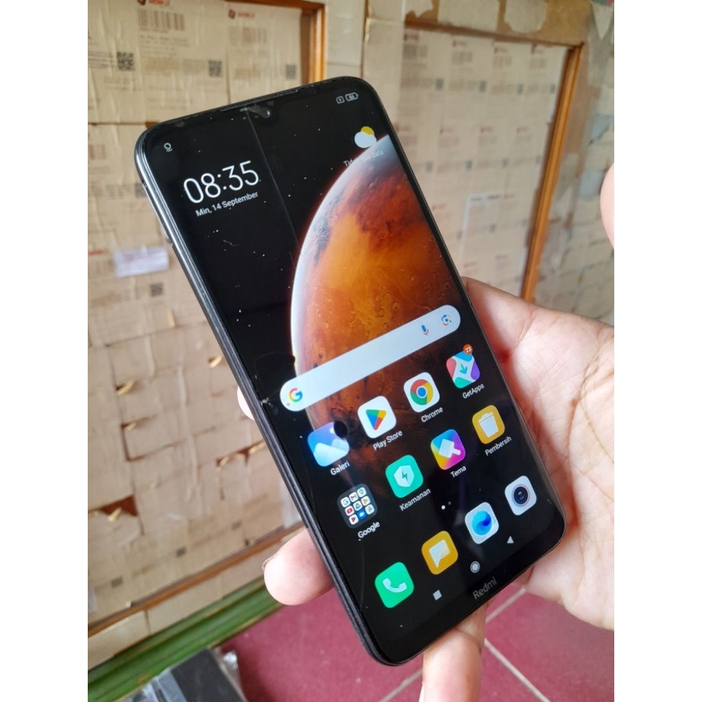 Hape second Redmi note 8 Ram 4/64 GB Normal minus cuma lcd ada hitam dan retak kecil tapi normal awe
