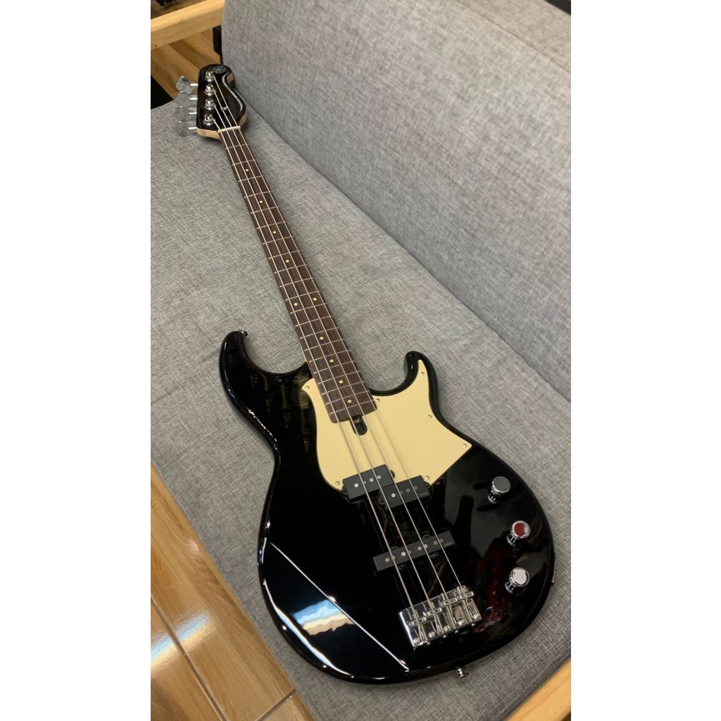 Yamaha Electric Bass BB434 / BB-434 / BB 434 - Hitam