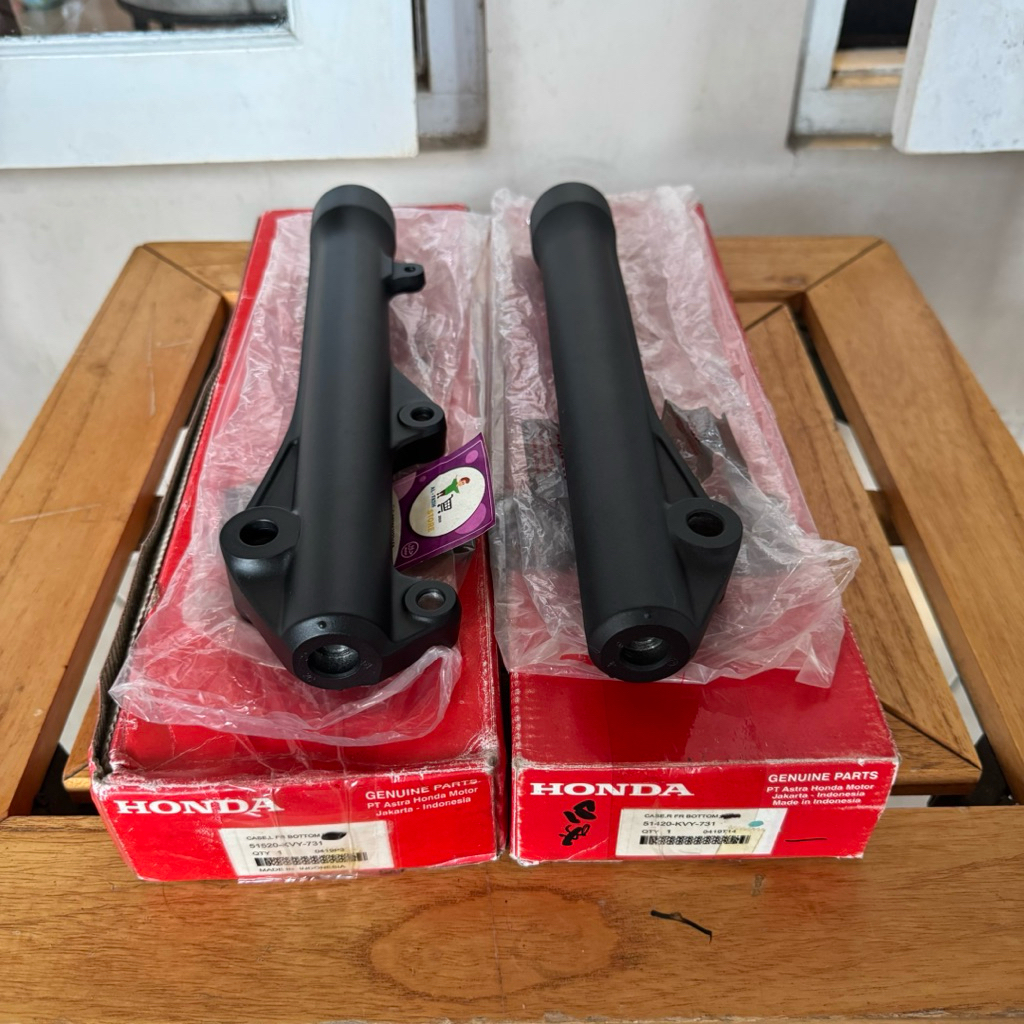 Bottom Cover Shock Sok Depan Kanan Kiri Beat Karbu Gen 2 Spakbor Atas Original AHM