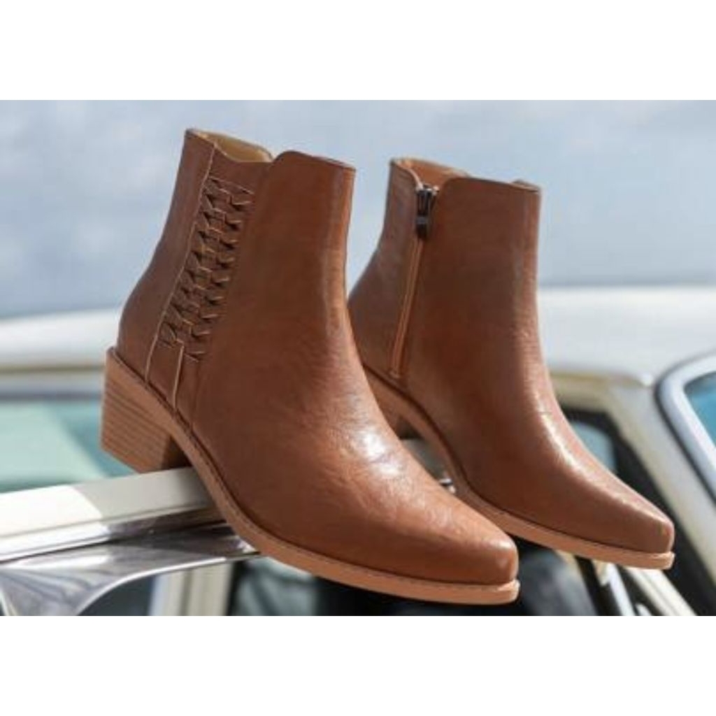 Sepatu boot wanita trendy kekinian