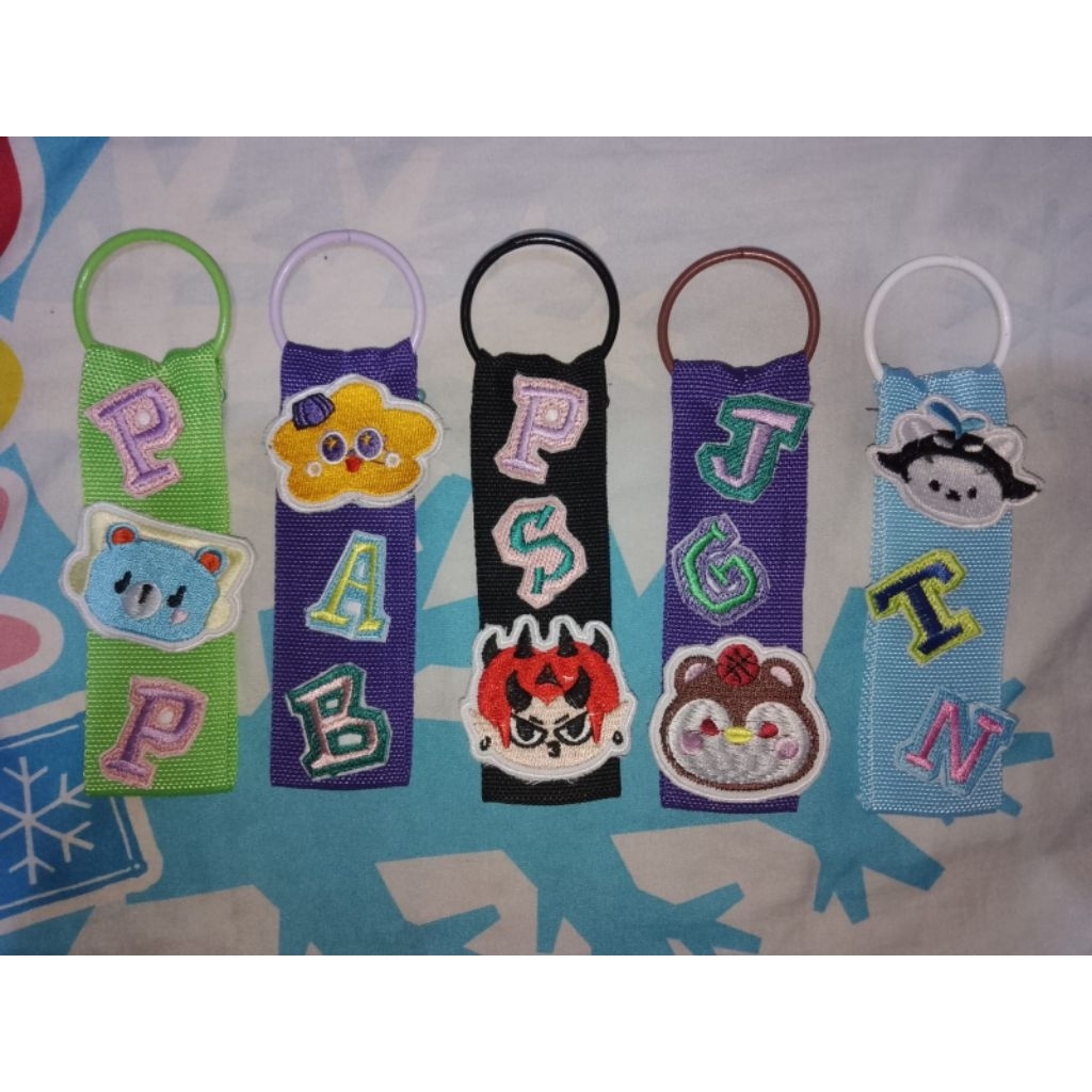 (khilafin.aja) baca deskripsi UNOFFICIAL merch Gmmtv keychain/gantungan kunci/gmmtv mascot/polcasan/