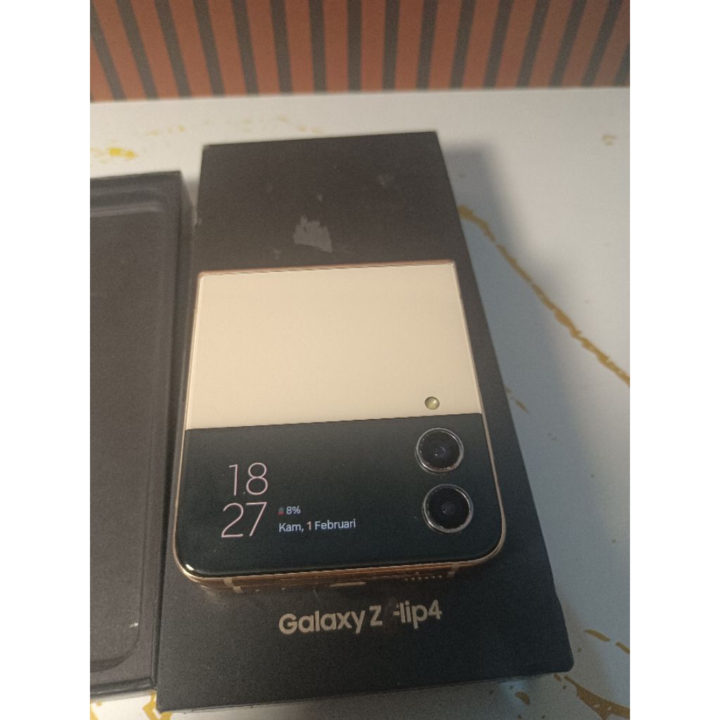 Samsung Galaxy Z Flip 4 8/128 second sein
