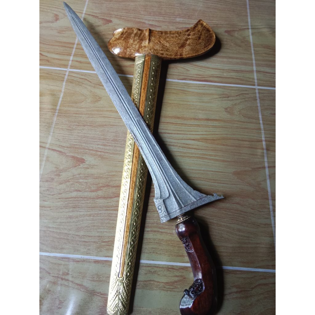keris larngatap corok