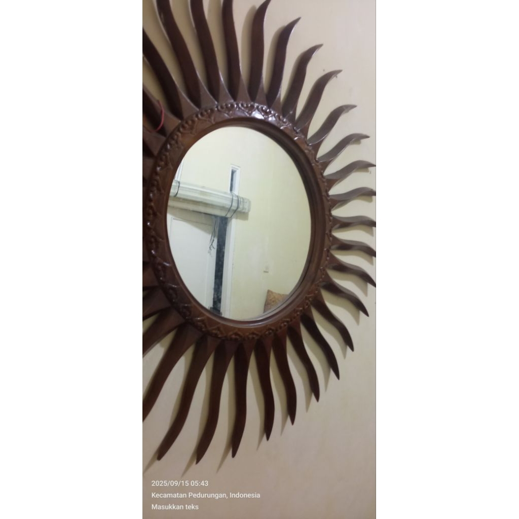 kaca hias dinding motif matahari diameter 100cm kayu jati
