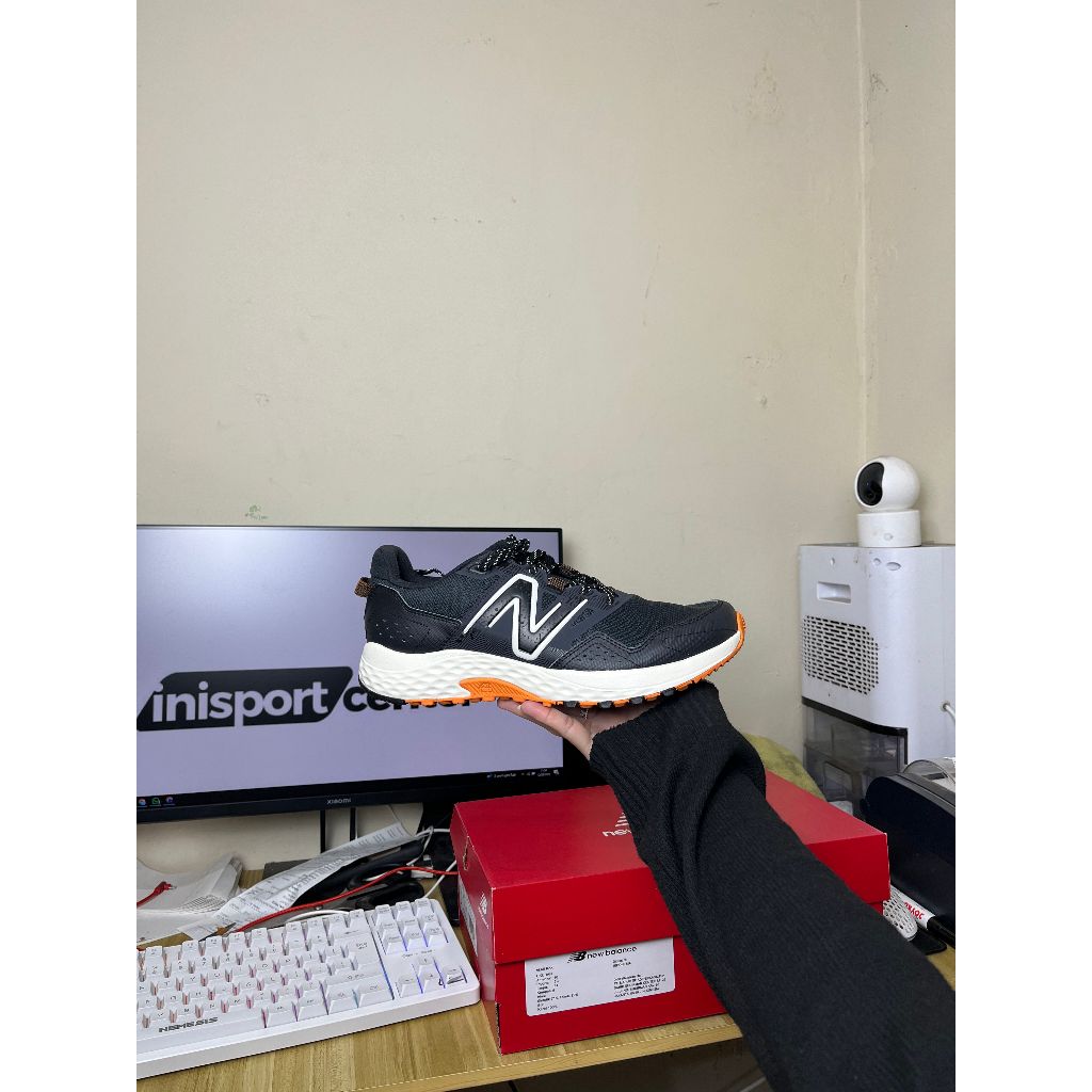 Sepatu Lari Trail 410 v8 Black ORIGINAL MT410C08