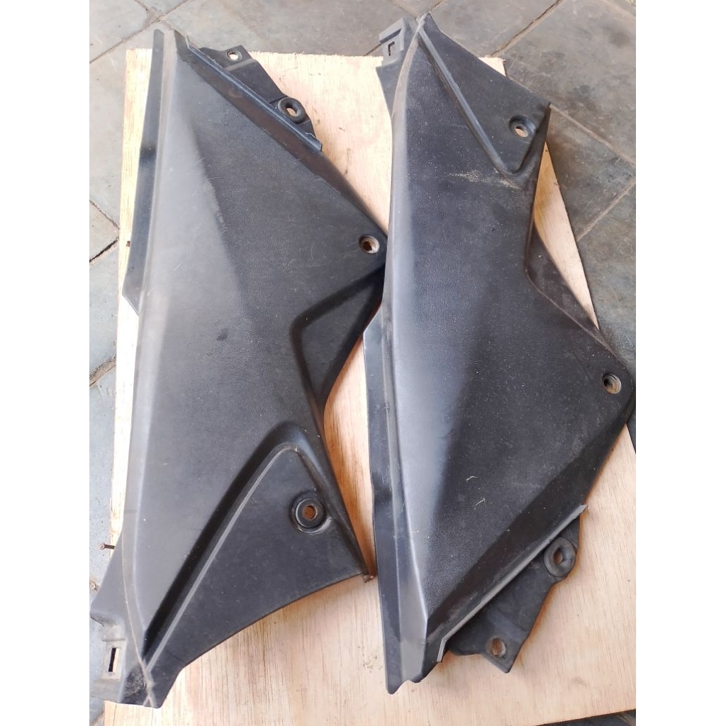 cover bodi samping cbr250 cbu
