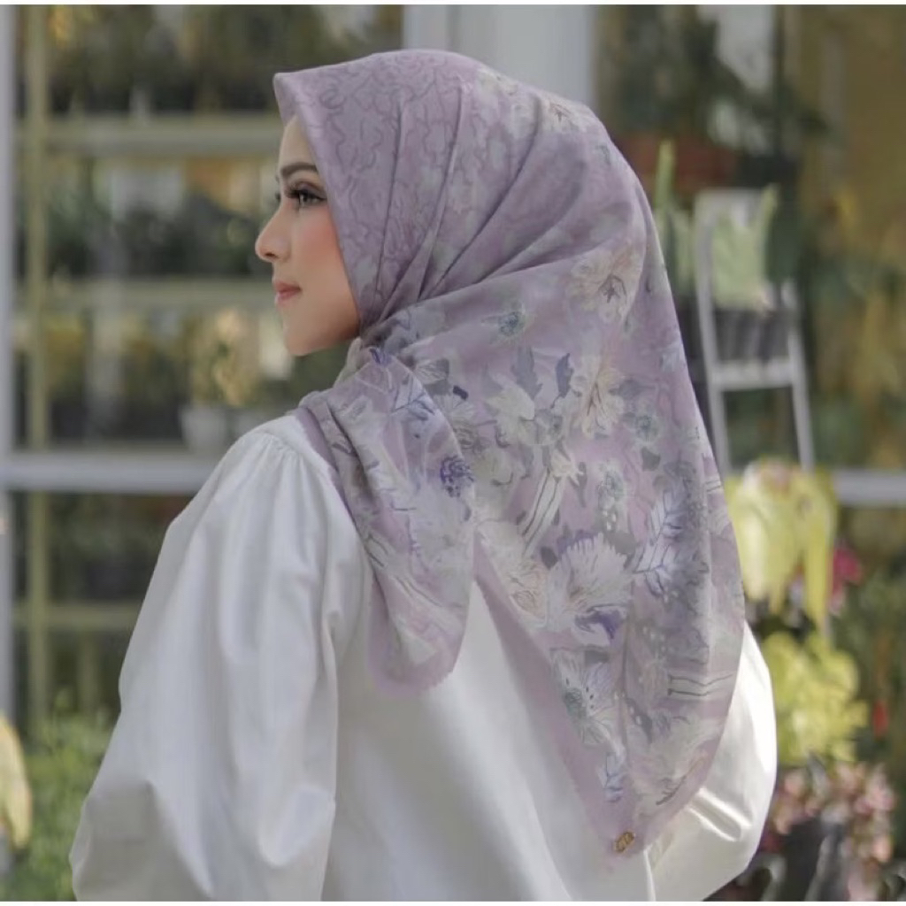 New As Is Buttonscarves Daisy Series - Wisteria (Lilac) Free box random buttonscarves