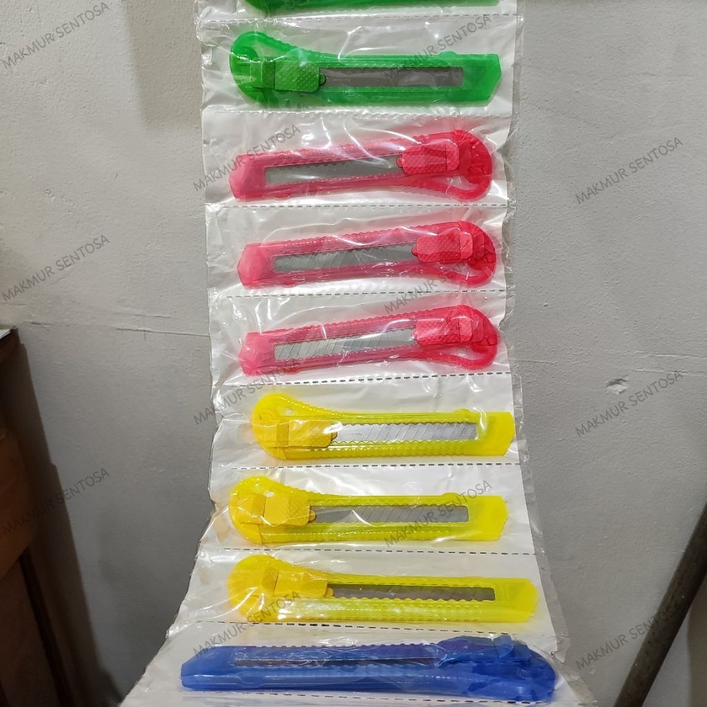 

Cutter Warna Warni / Kater / Cater / Silet