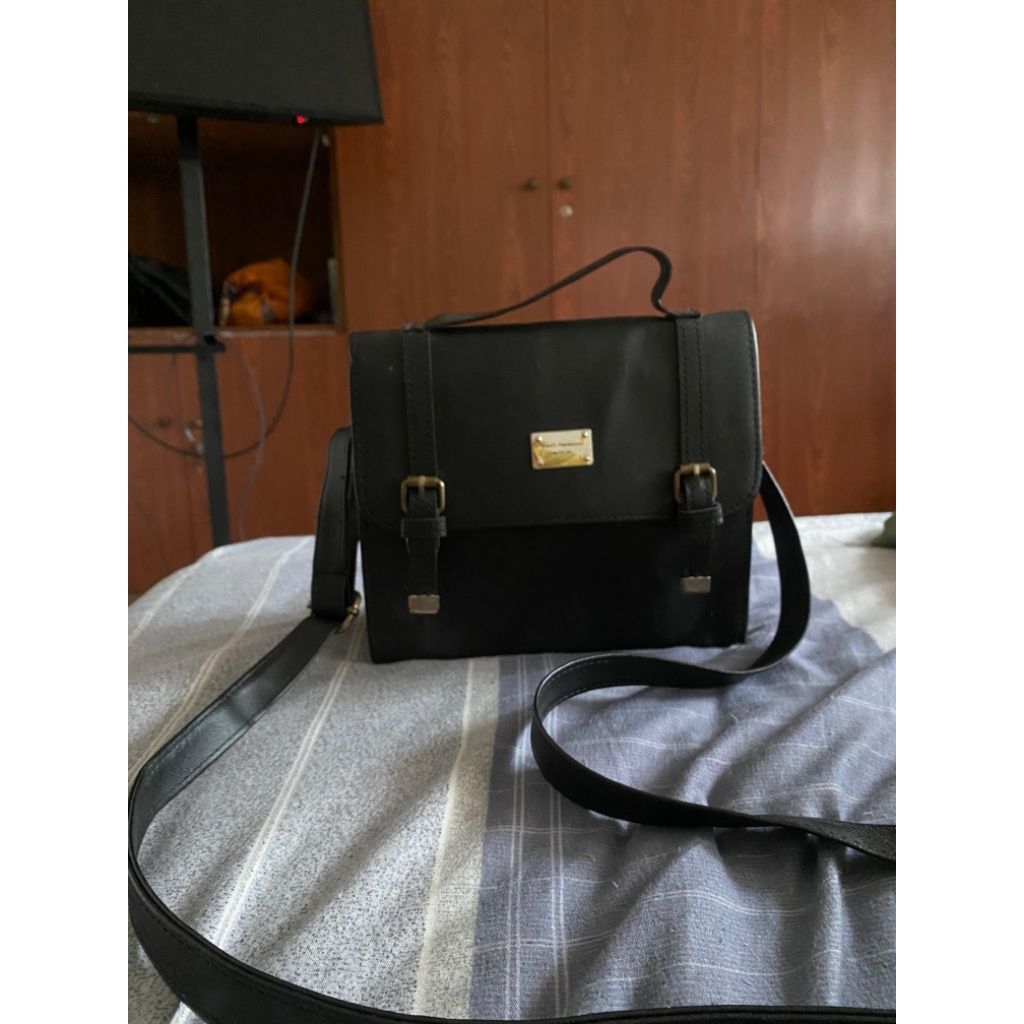 WPS preloved sling bag