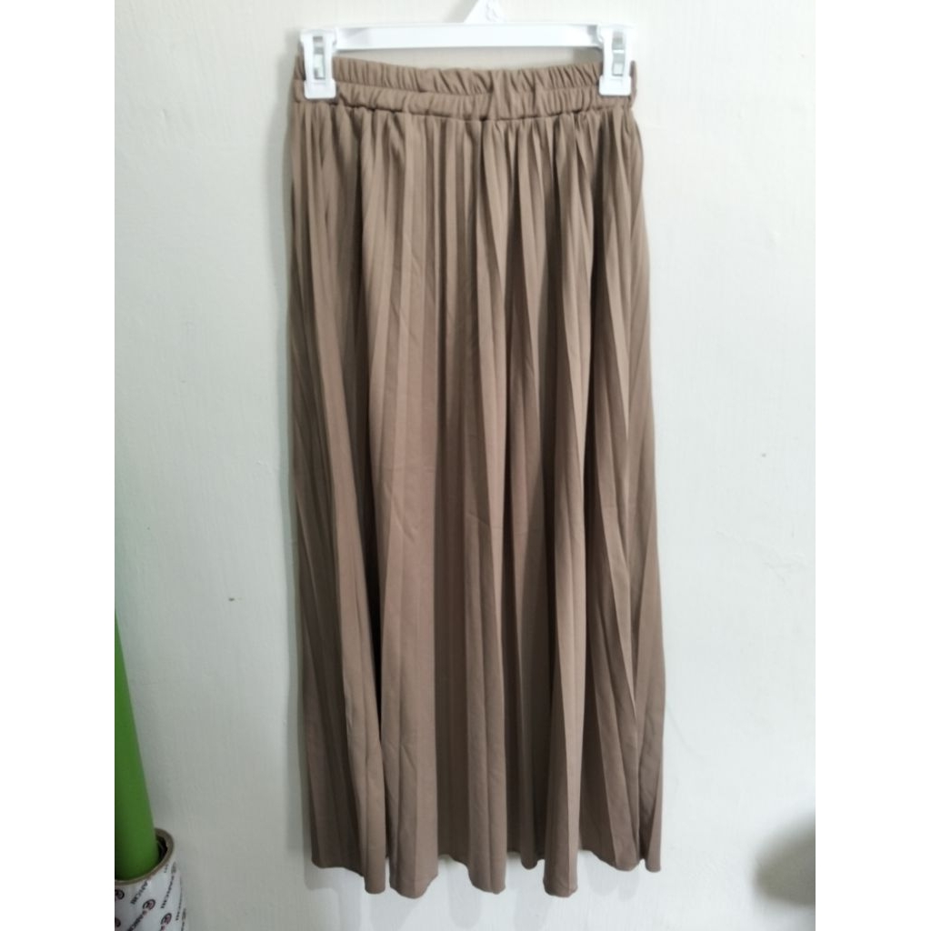 Rok plisket coklat susu