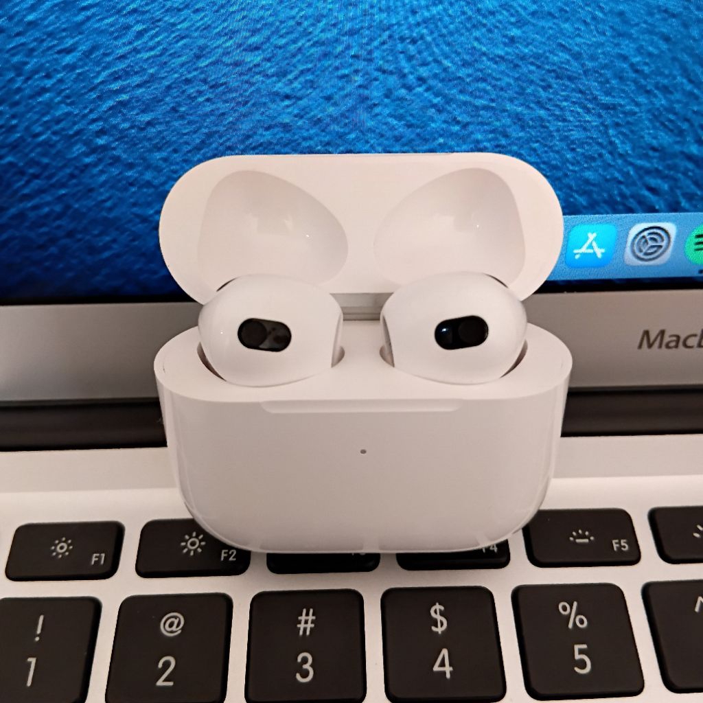 TWS airpods gen 3 white wireless charging second Mirror Space