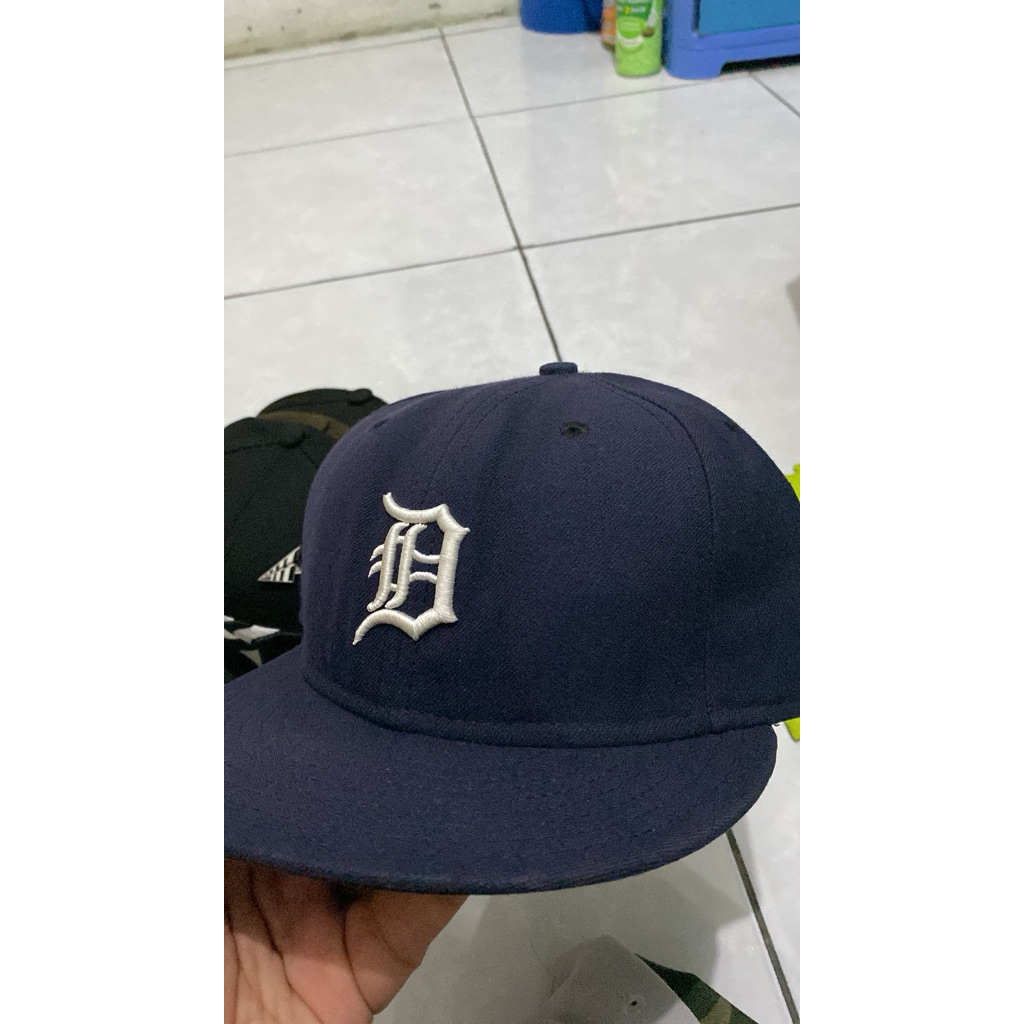 Topi new Era Detroit logo second