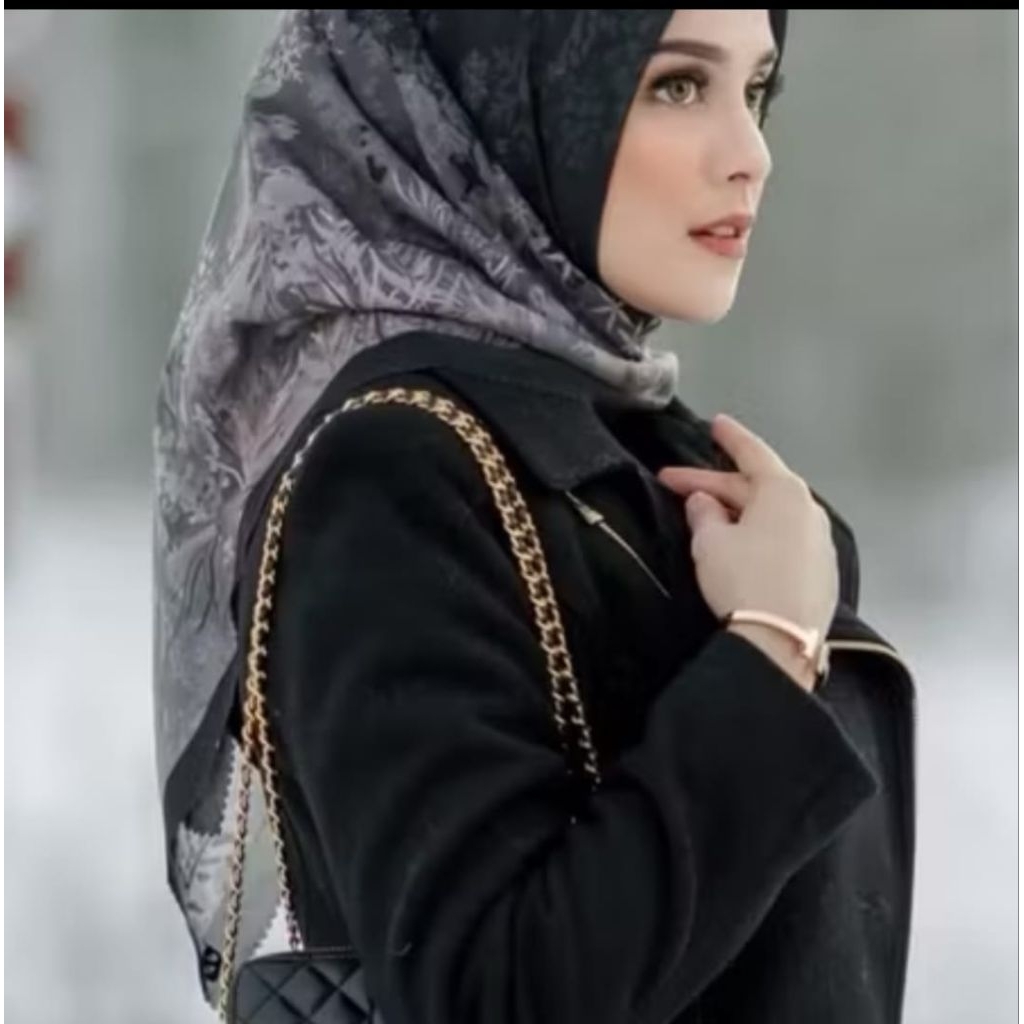 Buttonscarves frozen black