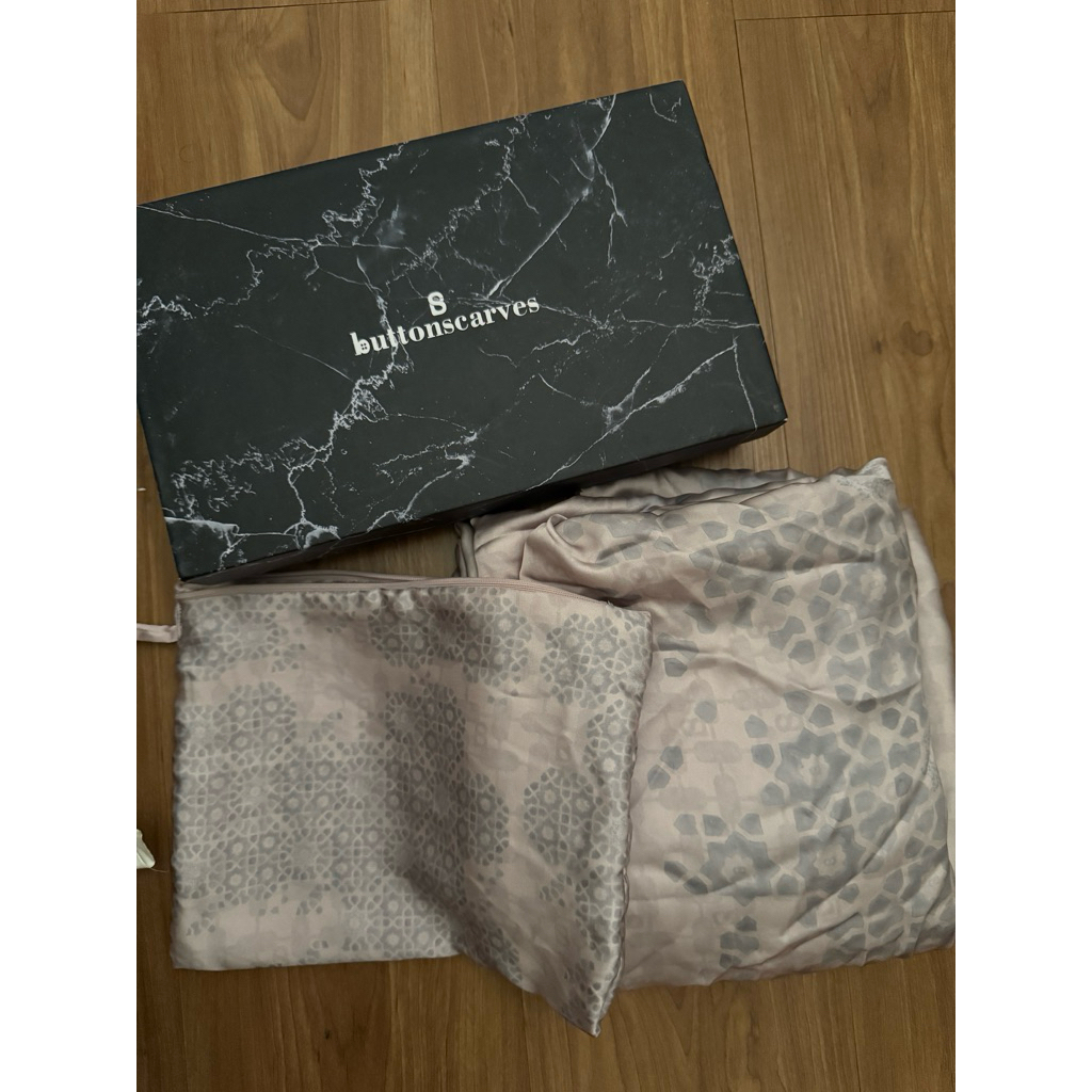 preloved buttonscarves haramain petal prayer robe