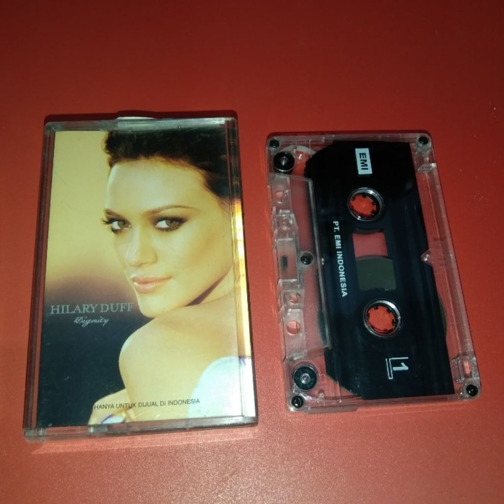 KASET PITA HILARY DUFF - DIGNITY