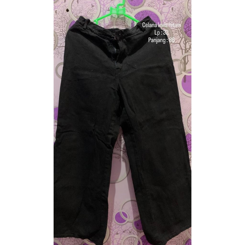 celana levis hitam