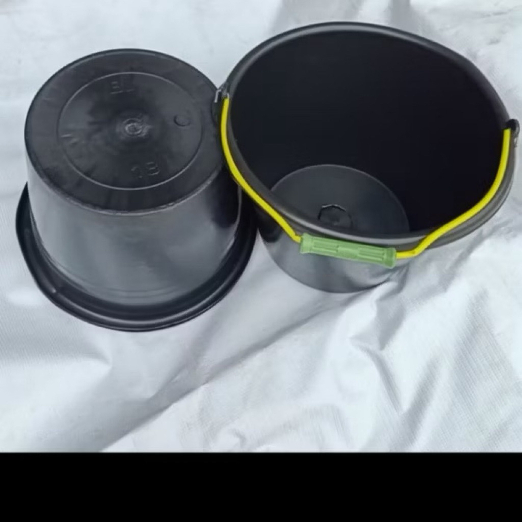 Ember Cor 20 Hitam ( Bahan Plastik )