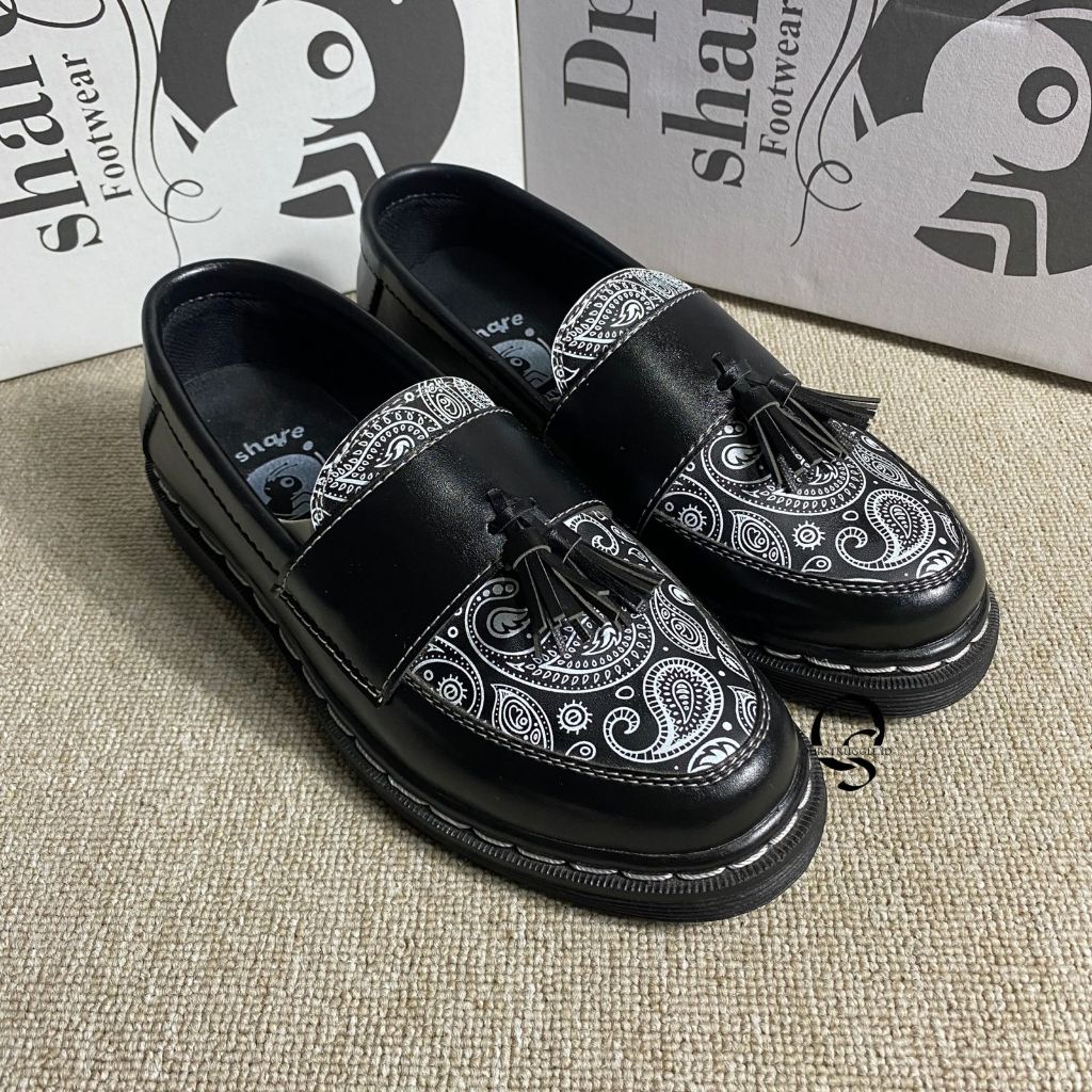 Sepatu Docmart Loafers Kulit Hitam Pria Motif Paisley