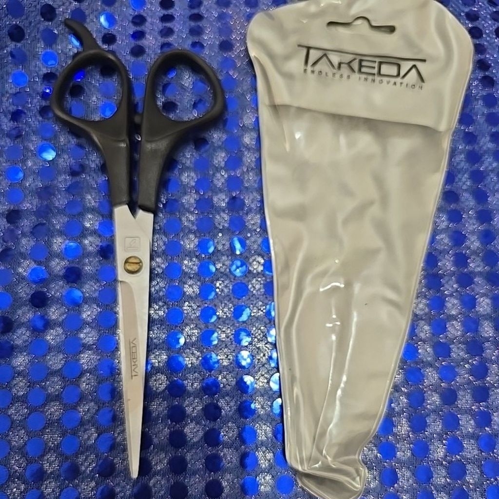 gunting Takeda potong