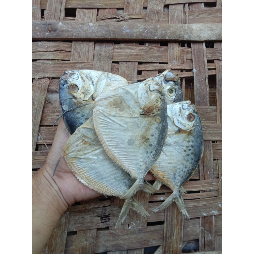 

ikan asin ikan semar premium super berat isi 1000gram 1 kg