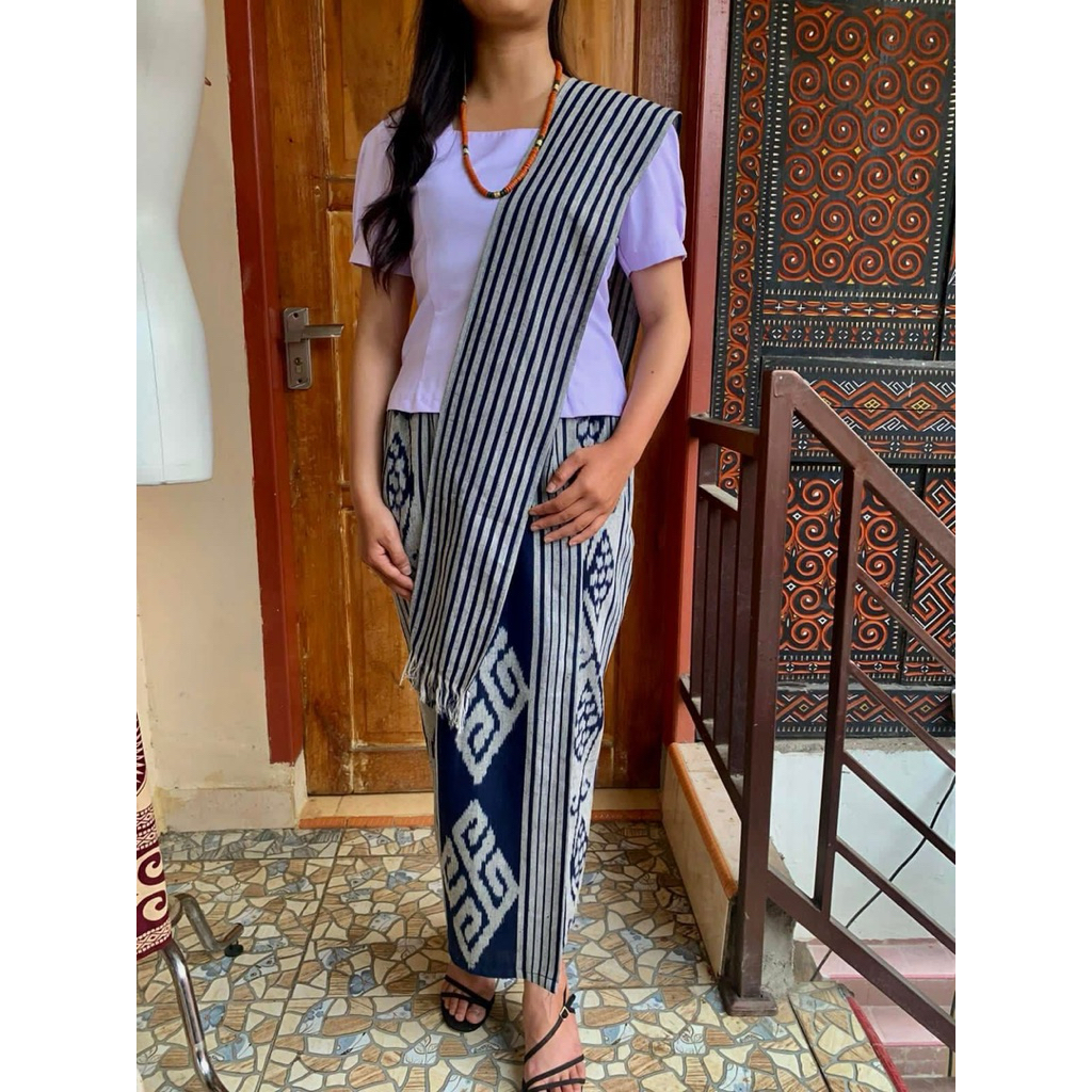 SETELAN BAJU ADAT TORAJA WANITA FREE SLENDANG DAN TAS SEPU