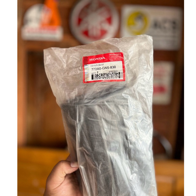Cover Kulit jok honda Astrea Grand Bulus Impresa Legenda Original asli Ahm NOS 772A0-GBG-910 / 772A0
