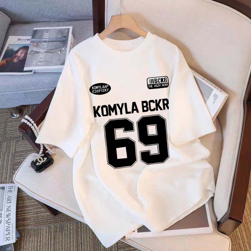 YUYU STUDIO Kaos motif angka KOMYLA BCKR No. 69 dengan desain Harajuku | Kaos wanita terbaru tahun 2