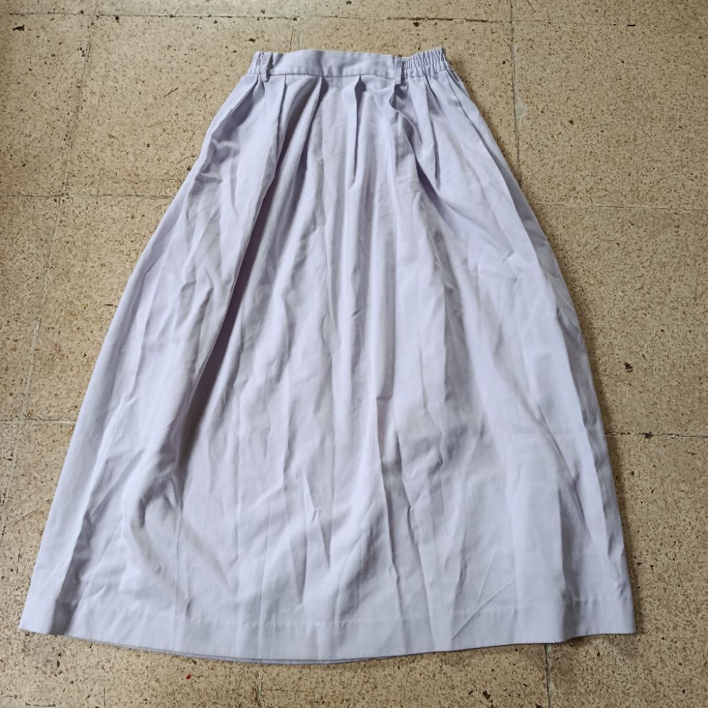 preloved rok sekolah putih merk jhon lock / FES 153