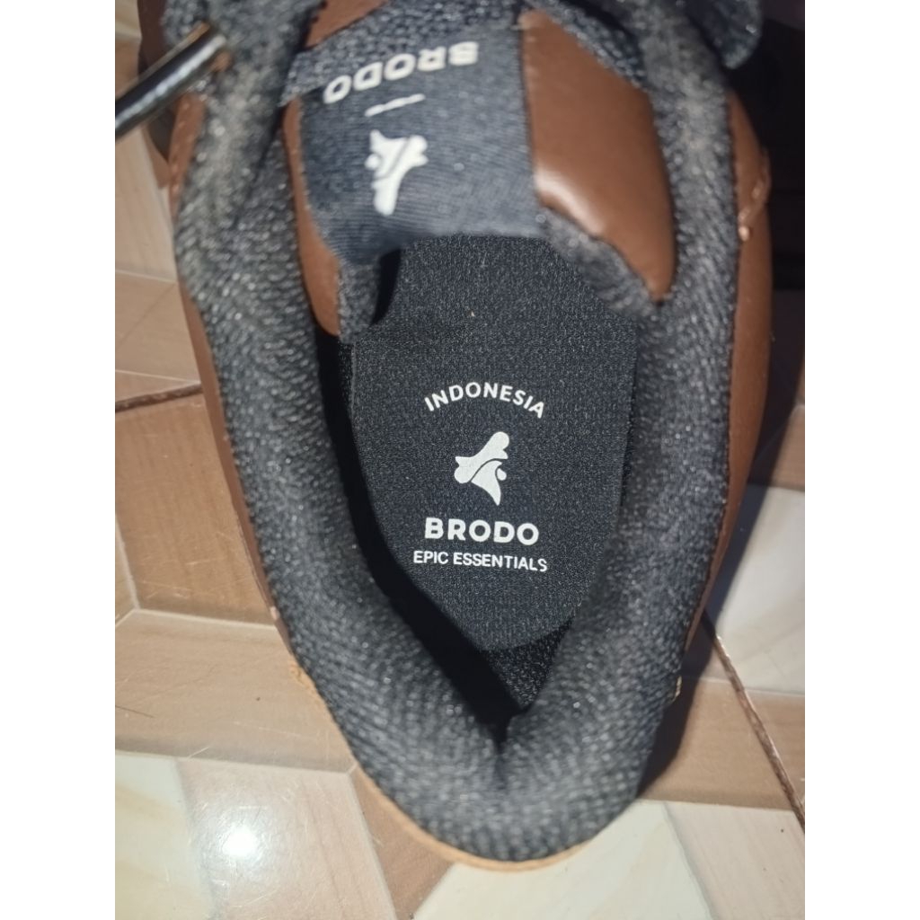 Sepatu Brodo