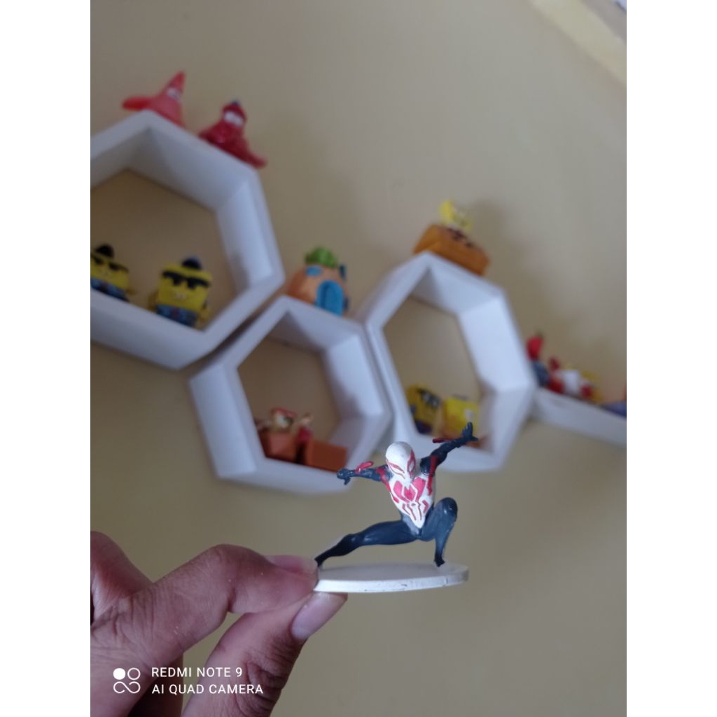 Figure Kecil - Spider-Man 2099 White Suit (Preloved)