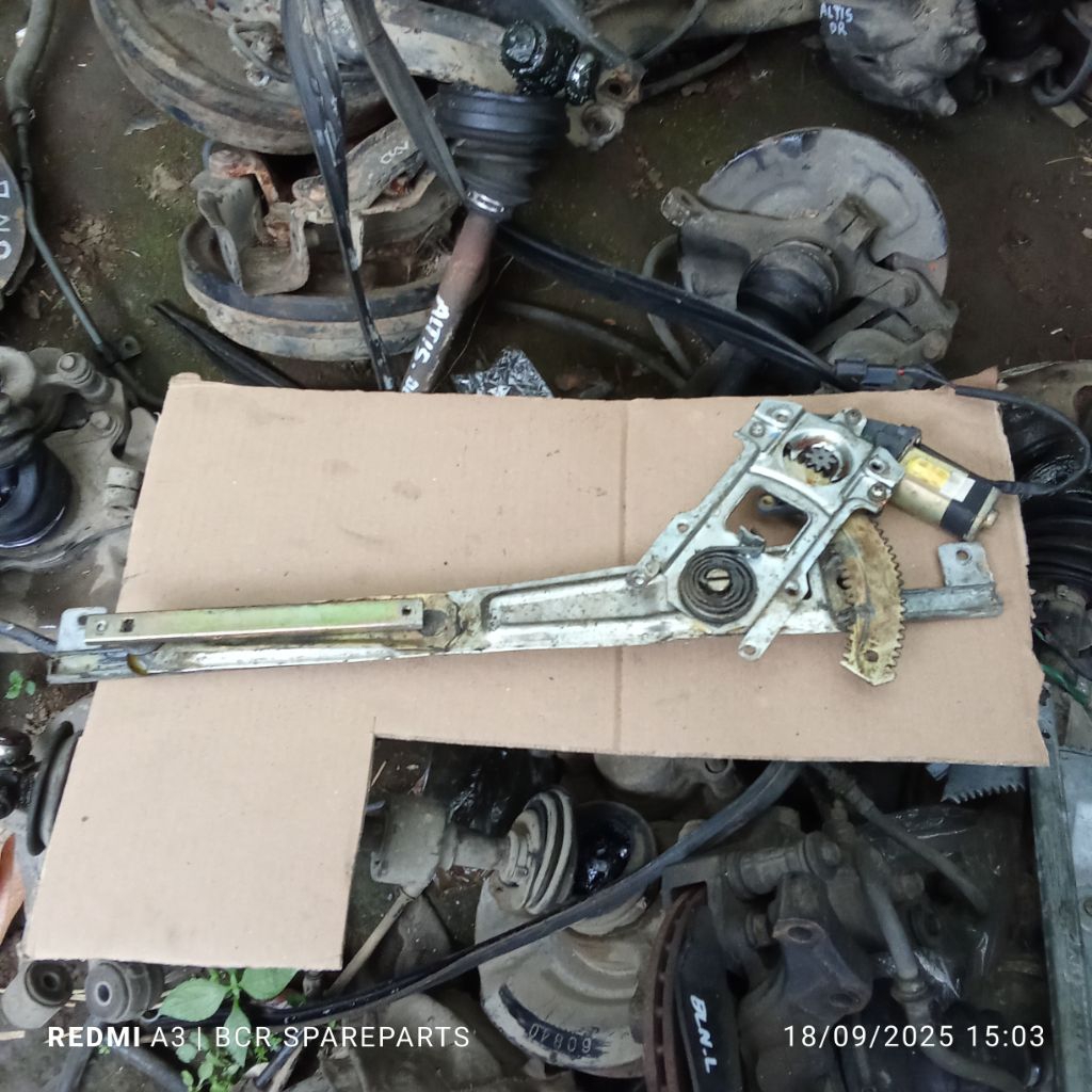 Regulator power window Mitshubishi Kuda depan kiri