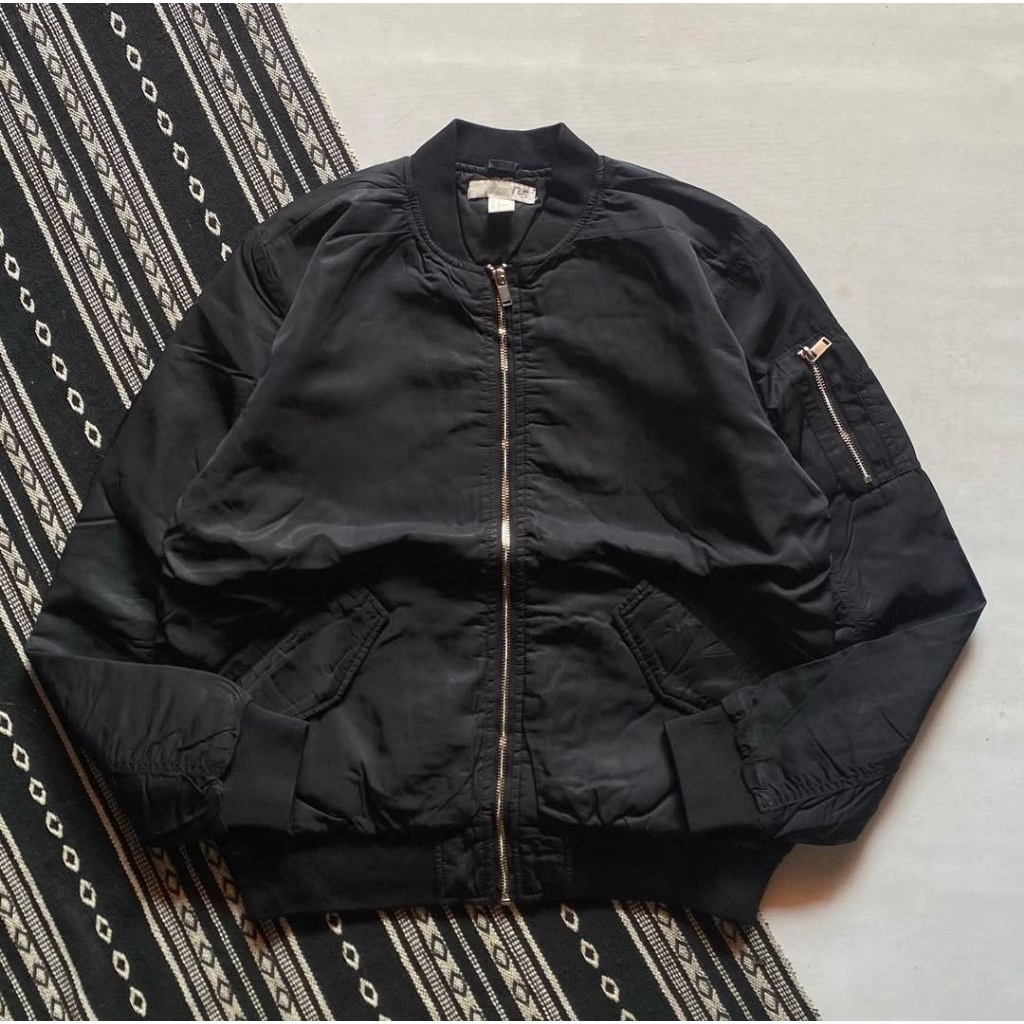 Preloved Bakulan Secondbrand Jaket Bomber H&M