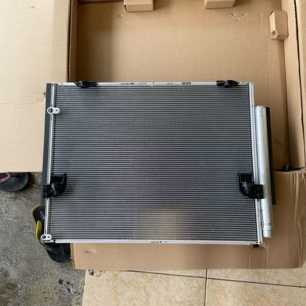 Condensor Innova Diesel /Hilux Diesel Denso Asli original Ac Mobil