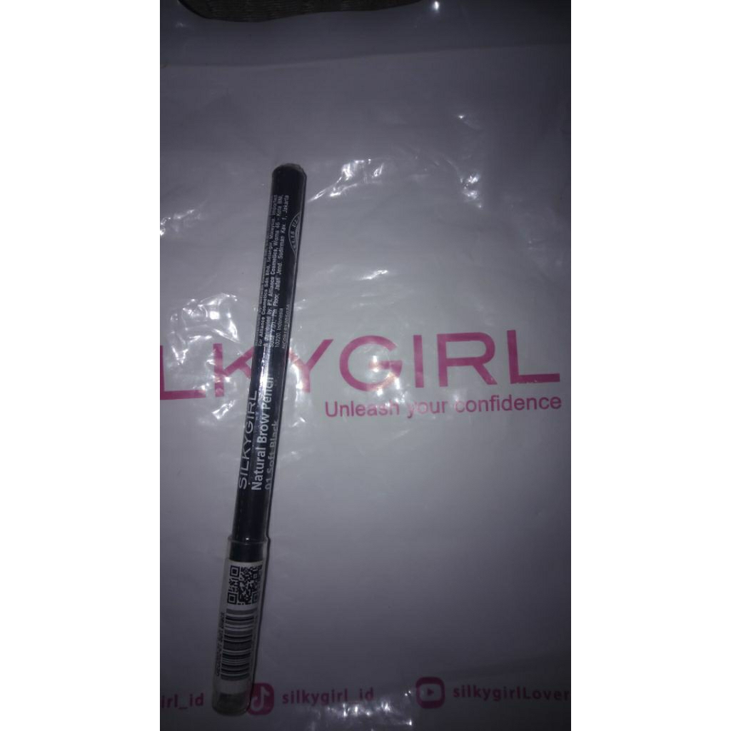 SILKY GIRL eyeliner