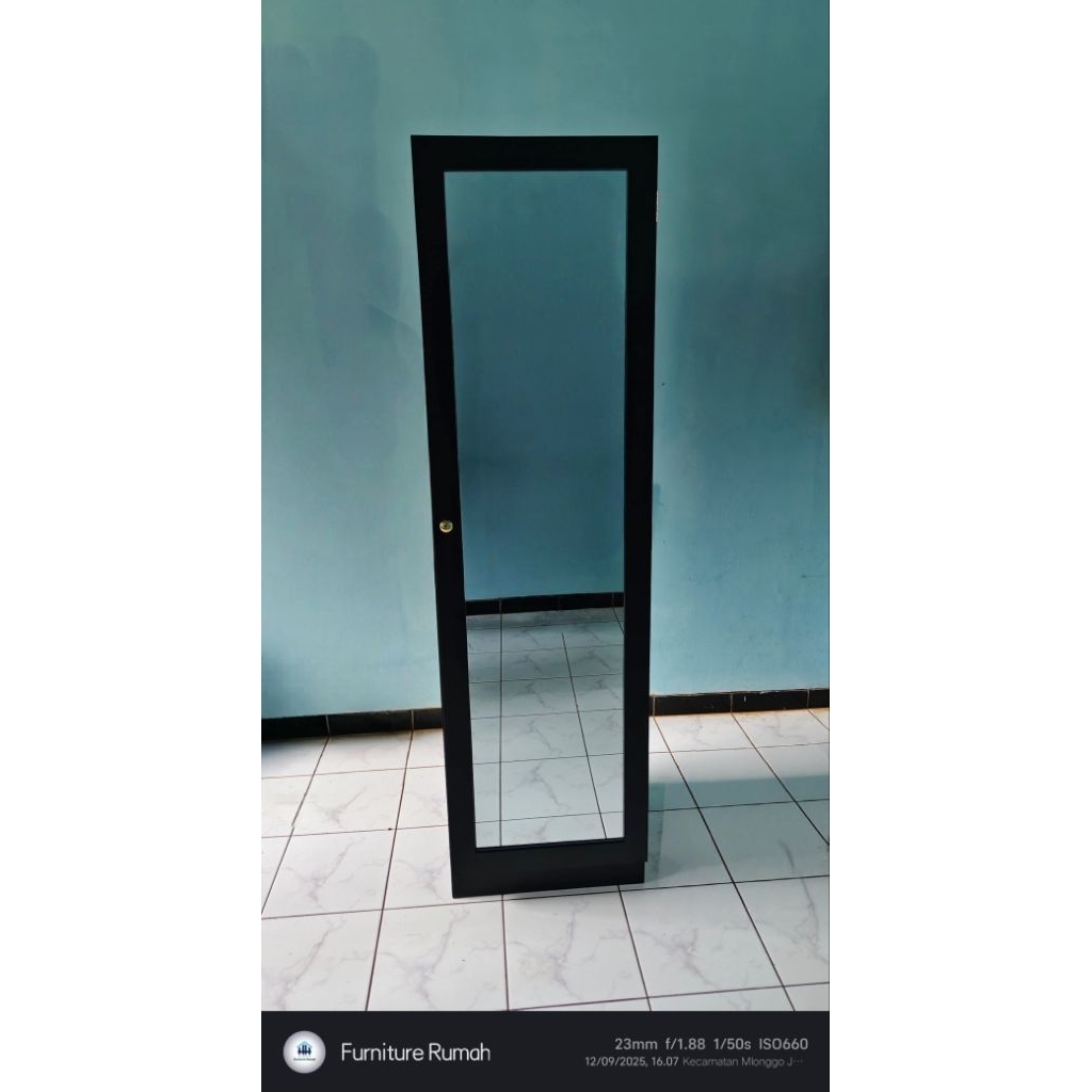 Lemari Rak Hijab dengan Cermin Full body