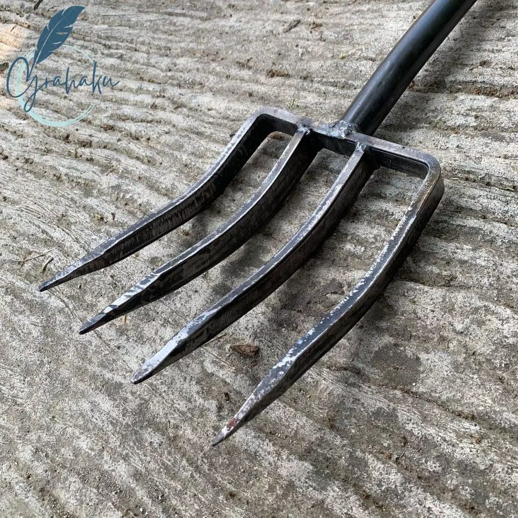 Garpu injak tanah 4 mata dan 3 mata