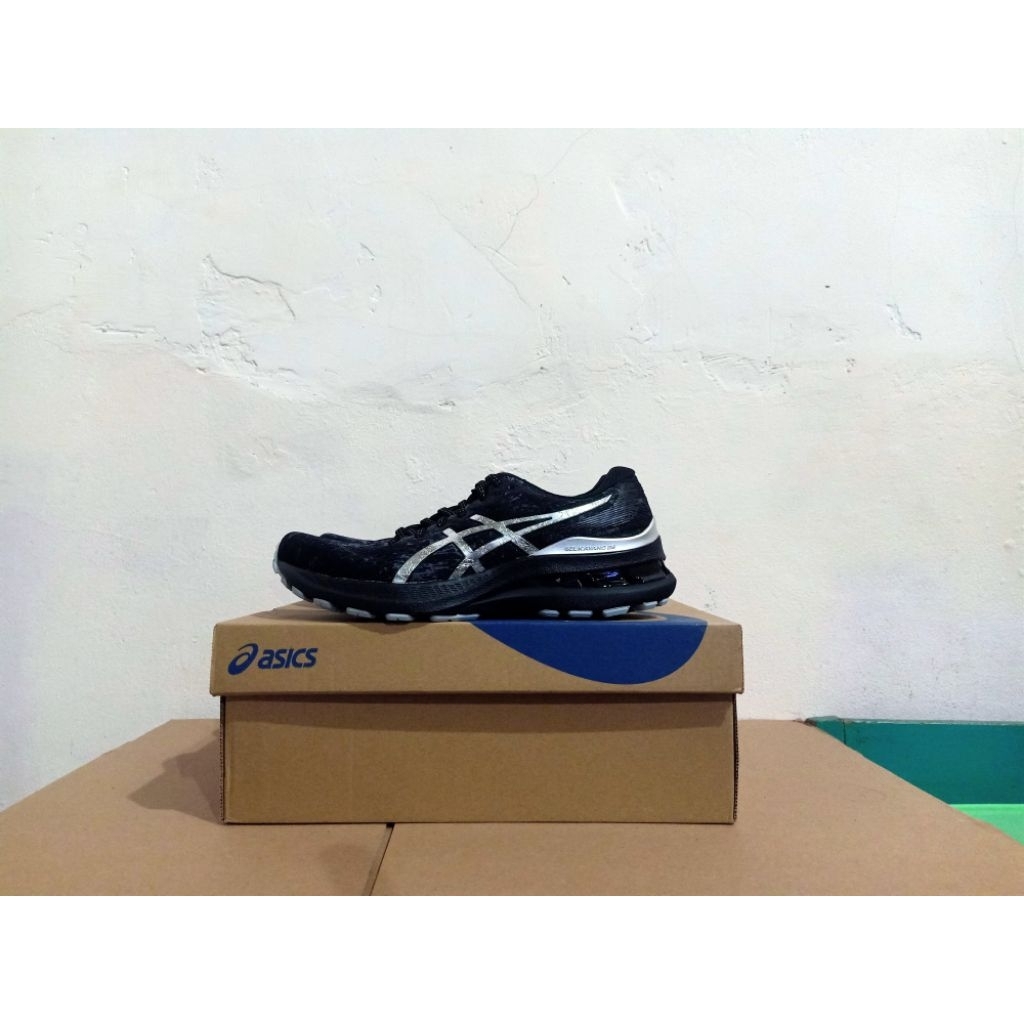 SEPATU LARI WANITA ASICS GEL KAYANO 28 PLATINUM CARRIER GREY/PURE SILVER ORIGINAL