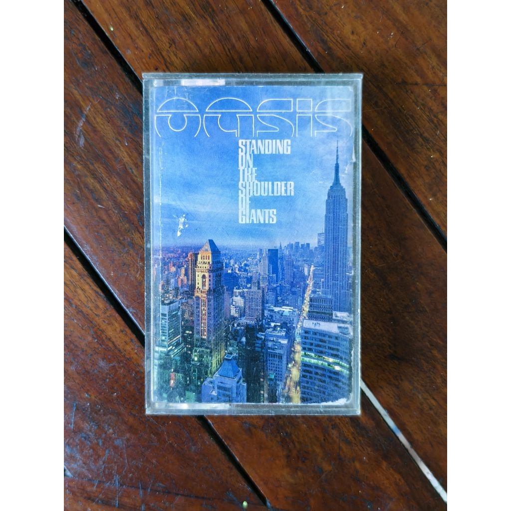 Kaset Oasis - Standing On The Shoulder Of Giant