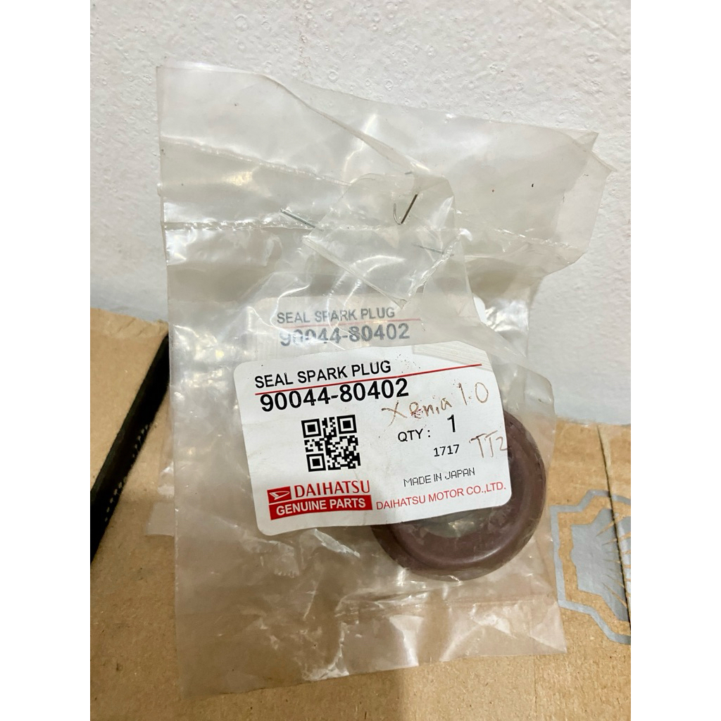 90044-80402 oil seal busi (grommet busi) mobil Daihatsu Xenia 1.0cc, Zebra S89, dan Espass S91, Fero