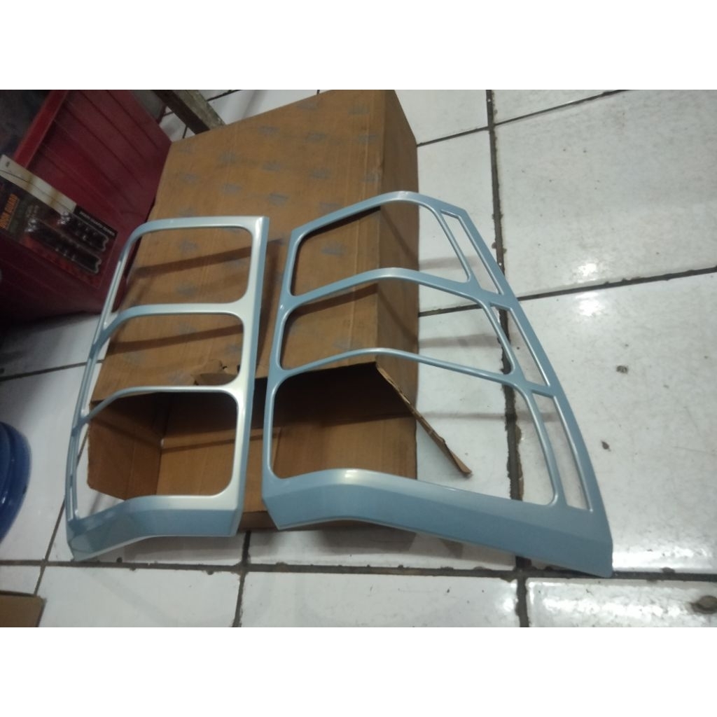 garnis lampu belakang grand vitara