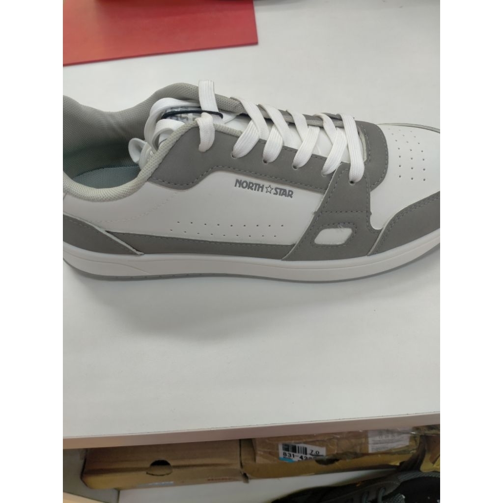 sepatu sneaker pria bata putih new