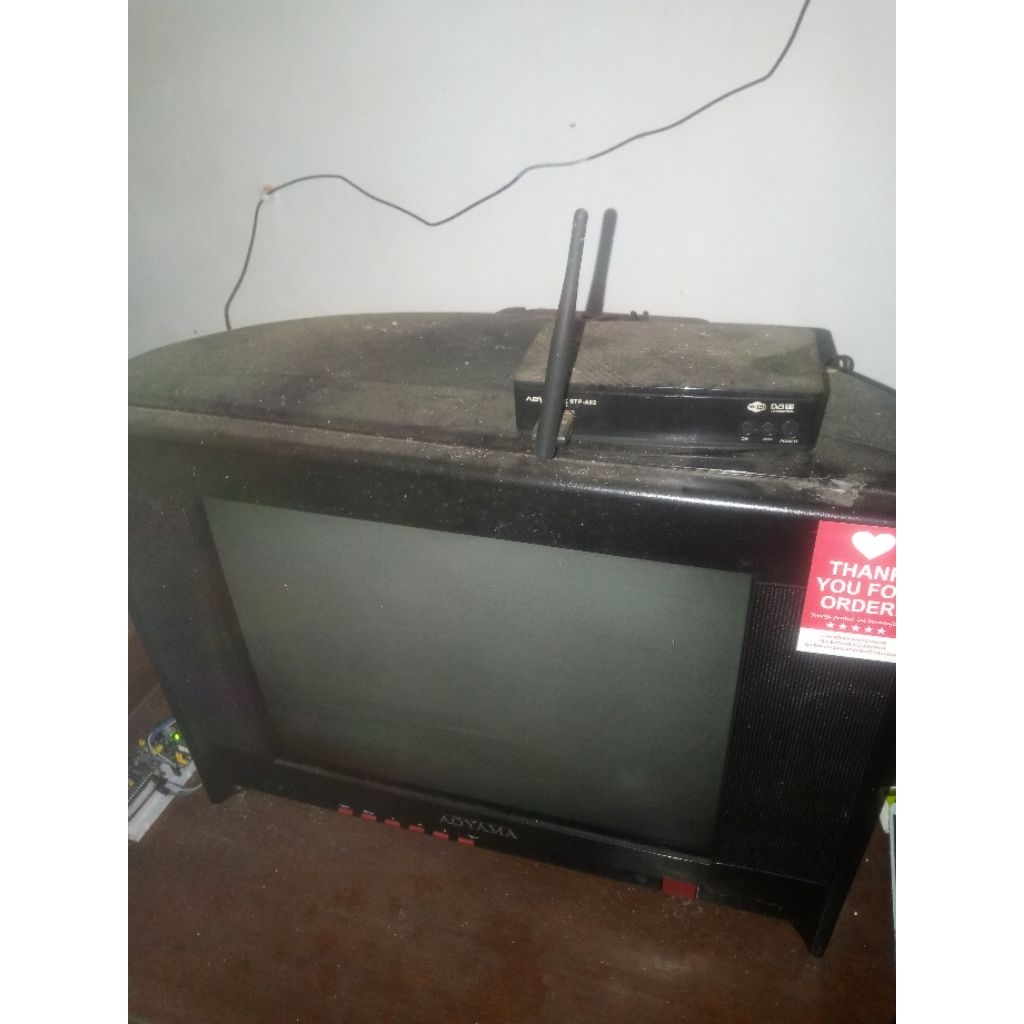 TV Tabung Aoyama 22" + Decorder Digital DVB-T2 Second nyala