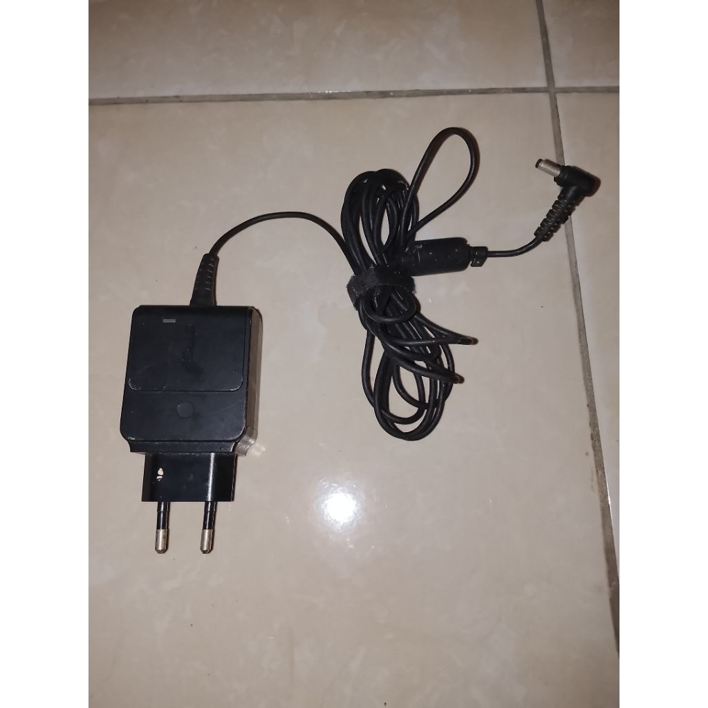 Charger Laptop Asus AD82000 19V / 1.58A