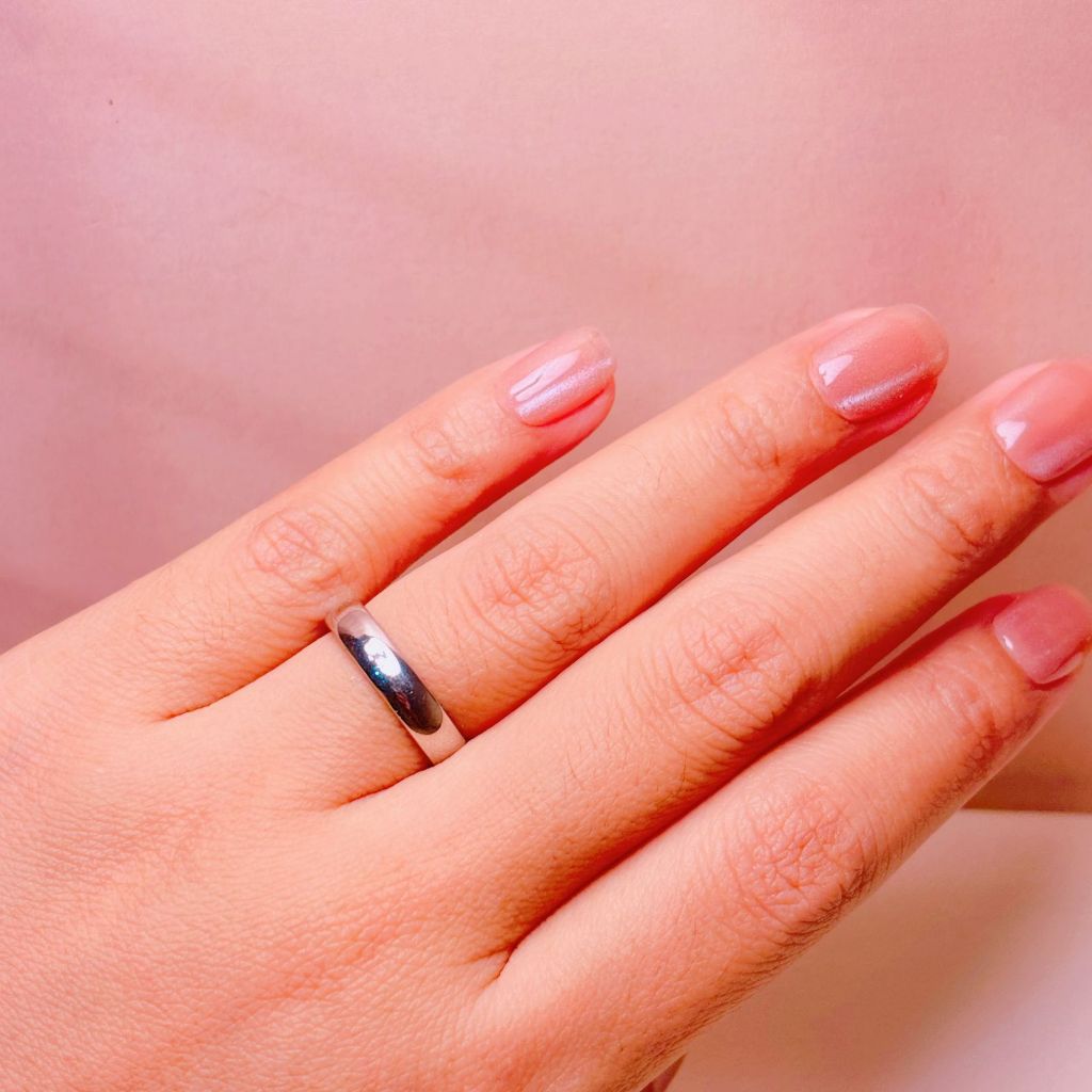 Cincin Titanium Pria Wanita Lapis Emas Anti Karat Cincin Polos Tunangan Stainles Steel Cembung Kecil